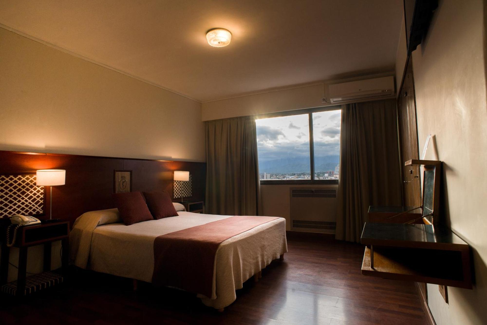 Hotel Victoria Plaza Сальта Экстерьер фото